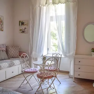 Bed & Breakfast Maison La Mitra - Dimore Partenopee, Naples
